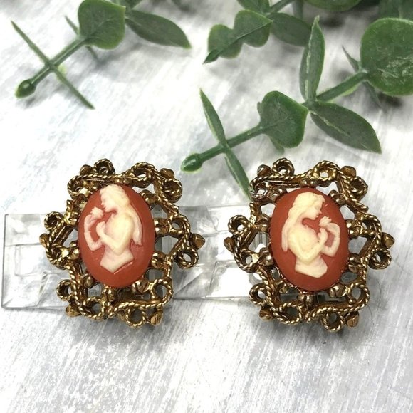 Vintage Clip On Earrings Gold Toned Rope Design Oval With Cameo Girl Smelling Fl - Picture 1 of 5